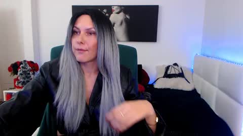 Snapshot of mistressevelyn_ chatting on December 2024 10:54:01 AM MistressEvelyn online show from December 2024 10:54:01 AM