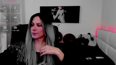 Snapshot of mistressevelyn_ chatting on December 2024 05:56:02 AM MistressEvelyn online show from December 2024 05:56:02 AM