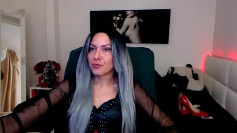 Snapshot of mistressevelyn_ chatting on December 2024 07:15:02 AM MistressEvelyn online show from December 2024 07:15:02 AM