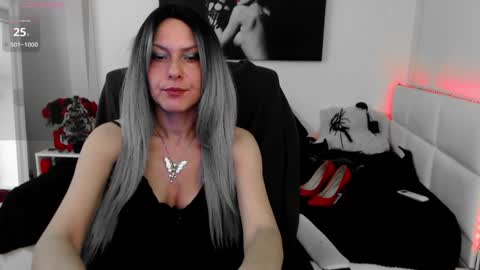 Snapshot of mistressevelyn_ chatting on December 2024 05:18:02 AM MistressEvelyn online show from December 2024 05:18:02 AM