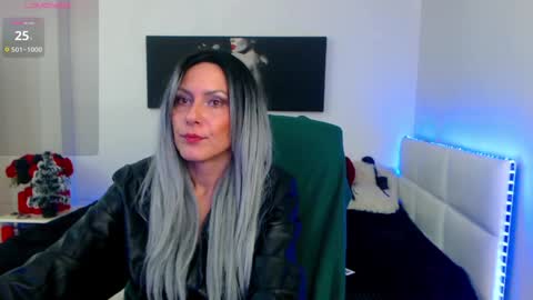 Snapshot of mistressevelyn_ chatting on December 2024 12:07:02 PM MistressEvelyn online show from December 2024 12:07:02 PM