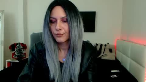Snapshot of mistressevelyn_ chatting on January 2025 06:03:01 AM MistressEvelyn online show from January 2025 06:03:01 AM