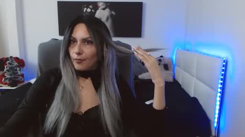 Snapshot of mistressevelyn_ chatting on January 2025 05:43:02 AM MistressEvelyn online show from January 2025 05:43:02 AM