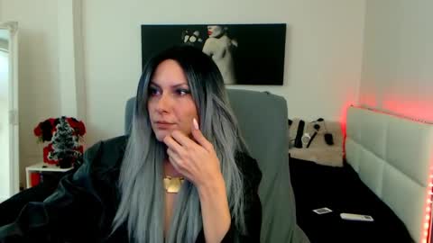 Snapshot of mistressevelyn_ chatting on January 2025 05:05:02 AM MistressEvelyn online show from January 2025 05:05:02 AM