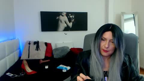 Snapshot of mistressevelyn_ chatting on January 2025 09:19:01 AM MistressEvelyn online show from January 2025 09:19:01 AM