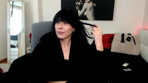 Snapshot of mistressevelyn_ chatting on January 2025 06:56:02 AM MistressEvelyn online show from January 2025 06:56:02 AM