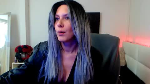 Snapshot of mistressevelyn_ chatting on January 2025 06:21:01 AM MistressEvelyn online show from January 2025 06:21:01 AM