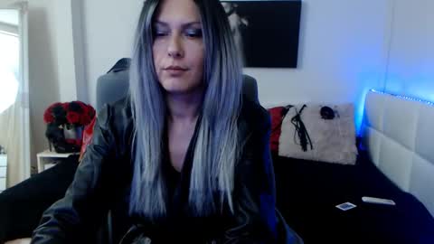 Snapshot of mistressevelyn_ chatting on January 2025 05:59:02 AM MistressEvelyn online show from January 2025 05:59:02 AM