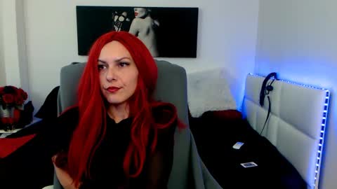 Snapshot of mistressevelyn_ chatting on February 2025 06:04:01 AM MistressEvelyn online show from February 2025 06:04:01 AM