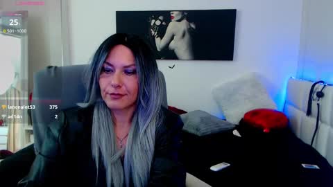 Snapshot of mistressevelyn_ chatting on February 2025 06:31:01 AM MistressEvelyn online show from February 2025 06:31:01 AM