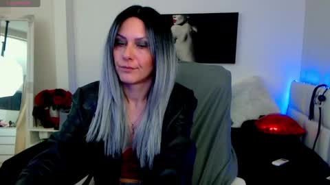 Snapshot of mistressevelyn_ chatting on February 2025 04:05:02 AM MistressEvelyn online show from February 2025 04:05:02 AM