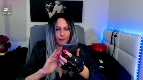 Snapshot of mistressevelyn_ chatting on February 2025 06:40:01 AM MistressEvelyn online show from February 2025 06:40:01 AM