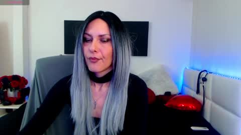 Snapshot of mistressevelyn_ chatting on February 2025 07:05:01 AM MistressEvelyn online show from February 2025 07:05:01 AM