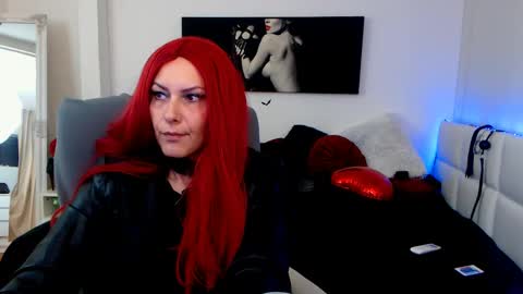 Snapshot of mistressevelyn_ chatting on March 2025 05:20:02 AM MistressEvelyn online show from March 2025 05:20:02 AM