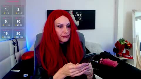 Snapshot of mistressevelyn_ chatting on March 2025 05:54:01 AM MistressEvelyn online show from March 2025 05:54:01 AM