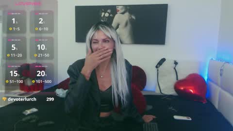 Snapshot of mistressevelyn_ chatting on September 2025 06:51:01 PM MistressEvelyn online show from September 2025 06:51:01 PM
