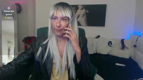 Snapshot of mistressevelyn_ chatting on October 2025 06:49:02 PM MistressEvelyn online show from October 2025 06:49:02 PM
