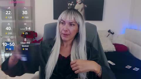 Snapshot of mistressevelyn_ chatting on October 2025 03:28:02 AM MistressEvelyn online show from October 2025 03:28:02 AM