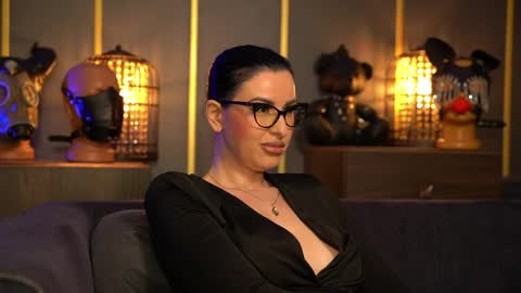 Snapshot of mistresskellykent chatting on May 2026 10:26:02 PM Mistress Kelly online show from May 2026 10:26:02 PM