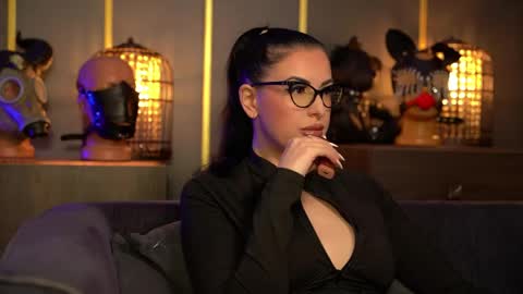 Snapshot of mistresskellykent chatting on May 2026 11:25:02 PM Mistress Kelly online show from May 2026 11:25:02 PM