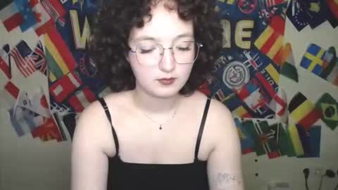 Snapshot of mistyrosee chatting on November 2025 01:46:01 PM Aria online show from November 2025 01:46:01 PM