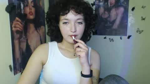 Snapshot of mistyrosee chatting on November 2025 01:54:02 PM Aria online show from November 2025 01:54:02 PM