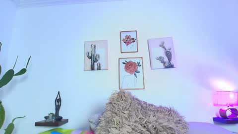 Snapshot of miwa_cutte chatting on January 2025 02:27:02 AM Miwa online show from January 2025 02:27:02 AM