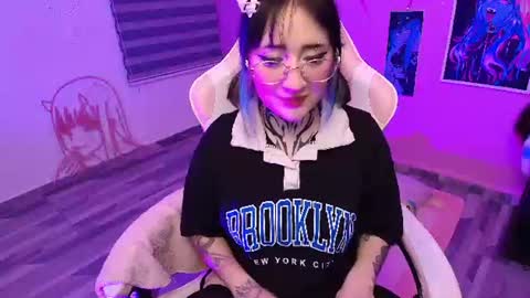 Snapshot of miwaviolet chatting on June 2026 01:26:02 AM Miwa Violet online show from June 2026 01:26:02 AM