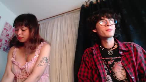 Snapshot of mixipeach chatting on February 2026 05:34:02 AM Naomi and Nekorii online show from February 2026 05:34:02 AM