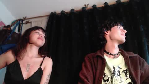 Snapshot of mixipeach chatting on February 2026 05:24:01 AM Naomi and Nekorii online show from February 2026 05:24:01 AM