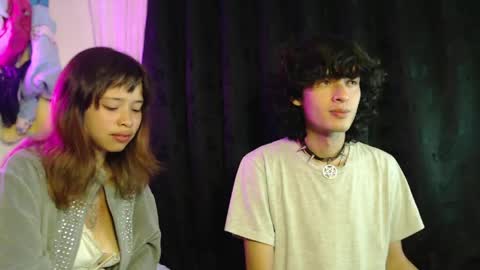 Snapshot of mixipeach chatting on April 2026 02:06:01 AM Naomi and Nekorii online show from April 2026 02:06:01 AM