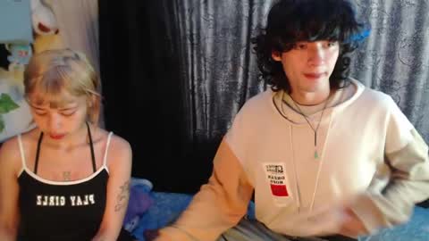 Snapshot of mixipeach chatting on May 2026 01:08:02 PM Naomi and Nekorii online show from May 2026 01:08:02 PM