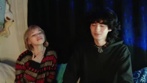 Snapshot of mixipeach chatting on May 2026 04:09:02 AM Naomi and Nekorii online show from May 2026 04:09:02 AM