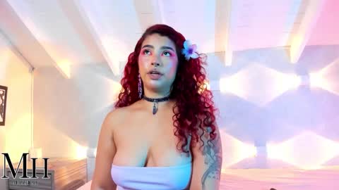 mizzhell_ online show from September 2025 12:43:02 PM