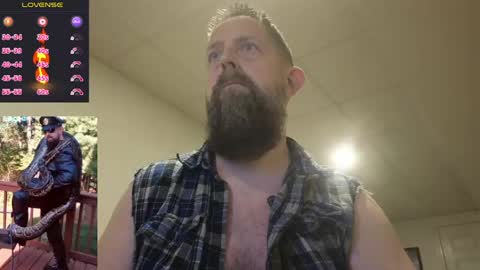 SMOKINsnakeEYEZ online show from April 2026 01:39:01 AM