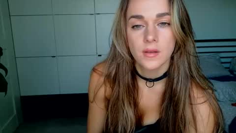 mmminnie online show from October 2025 02:40:01 PM