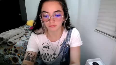 Snapshot of mocca_117 chatting on December 2025 01:32:02 AM Sam online show from December 2025 01:32:02 AM