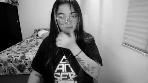 Snapshot of mocca_117 chatting on December 2025 01:23:02 AM Sam online show from December 2025 01:23:02 AM