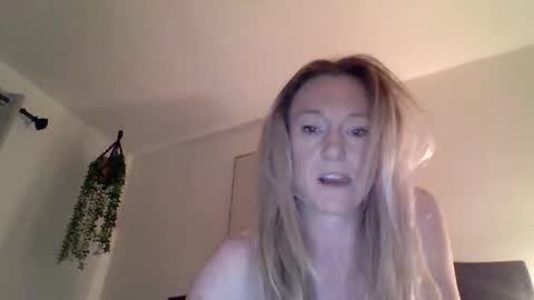 mockingbirds91 online show from May 2026 04:06:01 AM