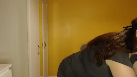 Mockingjay3001 online show from October 2025 05:33:02 PM