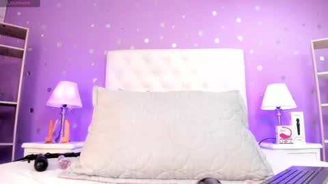 Sophia  online show from September 2025 07:58:02 PM