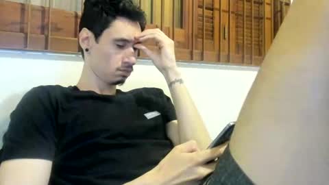 Snapshot of moderdelier chatting on December 2024 11:53:01 PM DigBreed online show from December 2024 11:53:01 PM