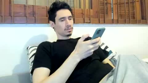 Snapshot of moderdelier chatting on January 2025 09:52:01 PM DigBreed online show from January 2025 09:52:01 PM