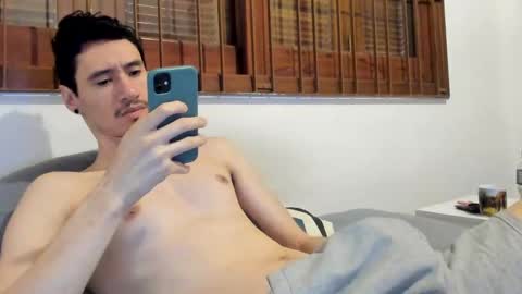 Snapshot of moderdelier chatting on January 2025 01:47:01 PM DigBreed online show from January 2025 01:47:01 PM