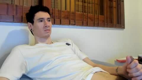 Snapshot of moderdelier chatting on January 2025 06:03:02 AM DigBreed online show from January 2025 06:03:02 AM