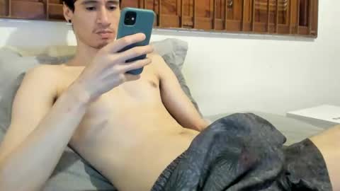 Snapshot of moderdelier chatting on January 2025 08:00:01 PM DigBreed online show from January 2025 08:00:01 PM