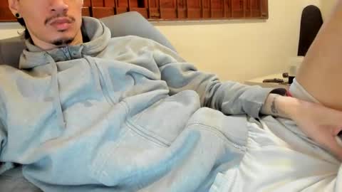 Snapshot of moderdelier chatting on September 2025 06:20:02 PM DigBreed online show from September 2025 06:20:02 PM