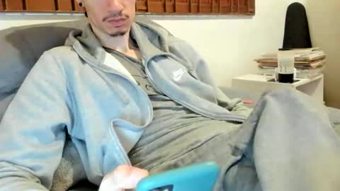 Snapshot of moderdelier chatting on September 2025 12:36:02 AM DigBreed online show from September 2025 12:36:02 AM