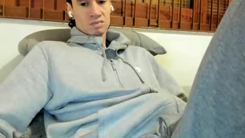 Snapshot of moderdelier chatting on October 2025 11:09:01 AM DigBreed online show from October 2025 11:09:01 AM