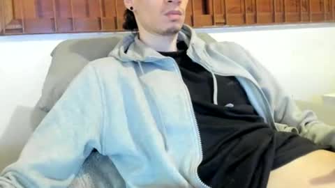 Snapshot of moderdelier chatting on November 2025 07:21:01 AM DigBreed online show from November 2025 07:21:01 AM